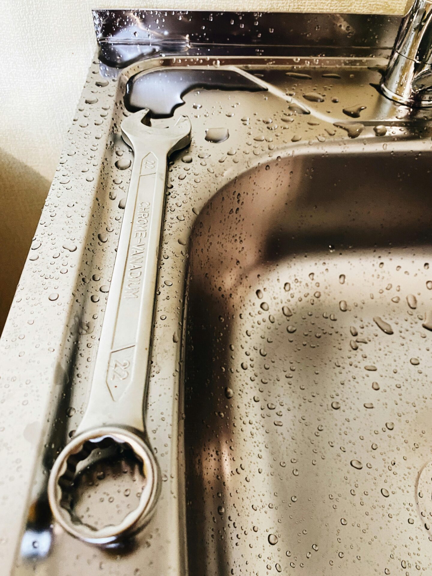 phoenix plumber fixing sink