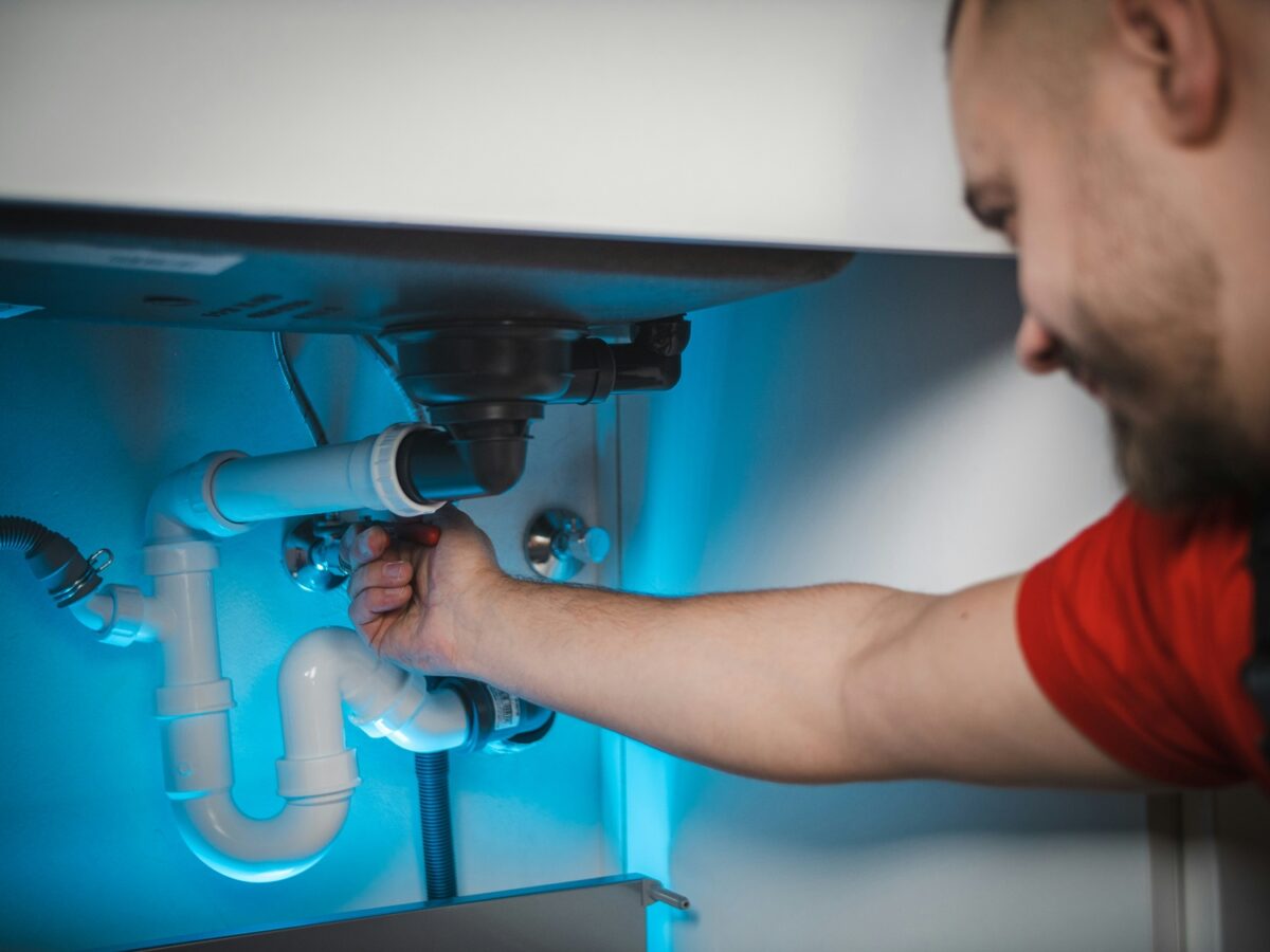 leaky-pipe-repair